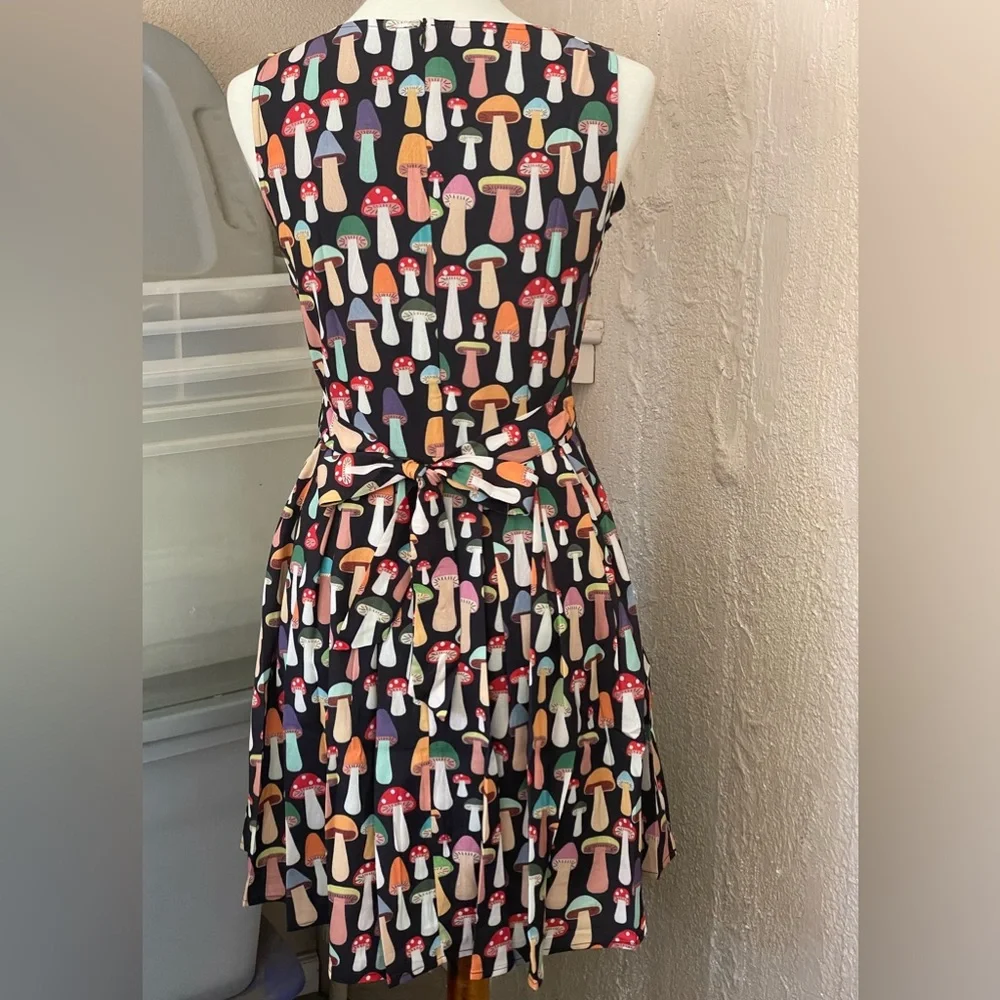 Women’s Black Mushroom Print Sleeveless Dress - Picture 11 of 12
